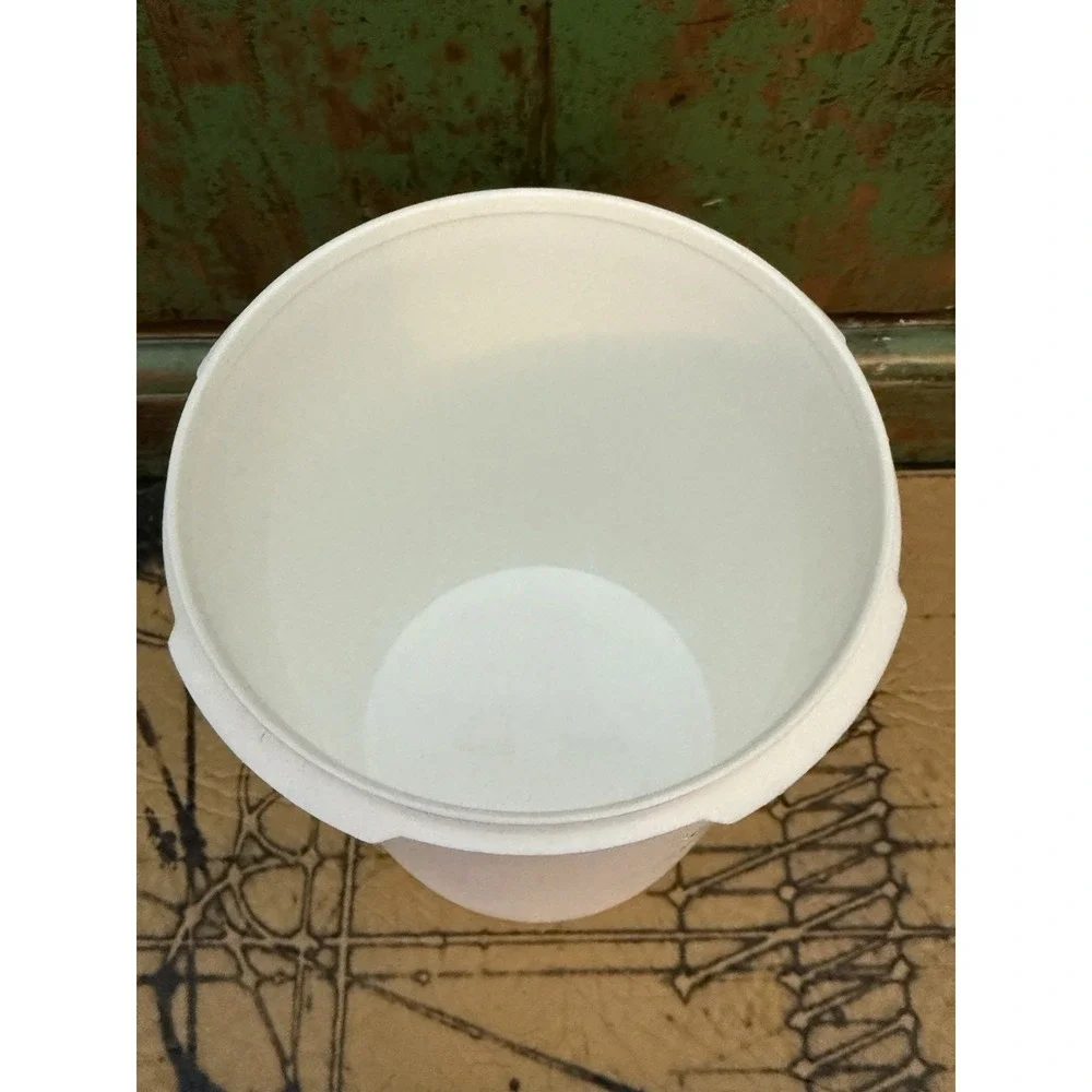 Tupperware 811-4 White with Snowflake Servalier Canister w/ Lid 812-28 Set Of 2